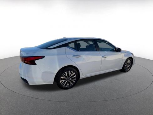 Used 2025 Nissan Altima 2.5 SV image 15