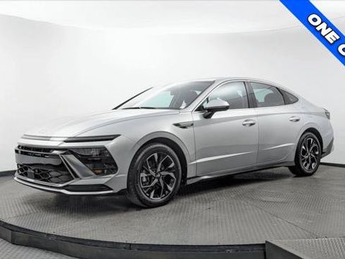 Used 2025 Hyundai Sonata SEL FWD image 2