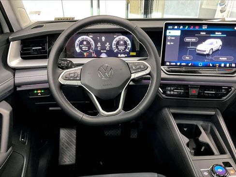 New 2026 Volkswagen Tiguan SE image 15