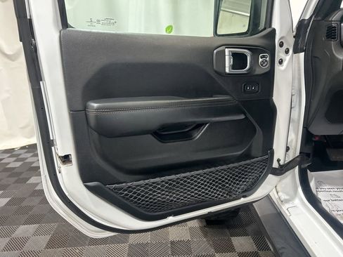 Used 2021 Jeep Wrangler Unlimited Rubicon w/ Dual Top Group AWD/4WD image 19