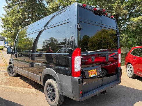 Used 2023 RAM ProMaster 2500 w/ Safety Group FWD image 4