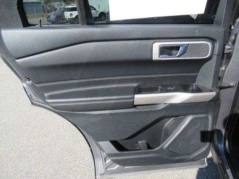 Used 2022 Ford Explorer XLT w/ Equipment Group 202A image 16