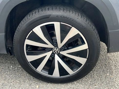 Used 2022 Volkswagen Taos SE image 11