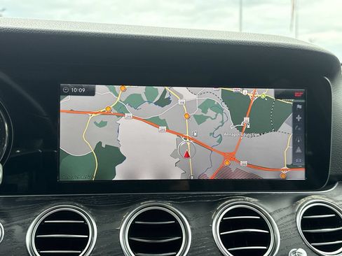Used 2017 Mercedes-Benz E 300 4MATIC image 20