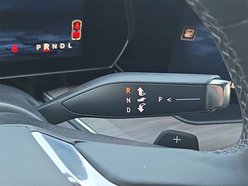 Used 2025 Chevrolet Tahoe Z71 w/ Comfort Package image 26