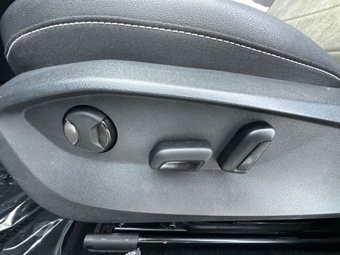 Used 2024 Volkswagen Taos SE image 10