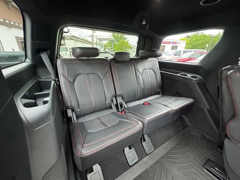 Used 2023 Ford Expedition Limited AWD/4WD image 33