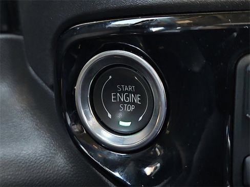 Certified 2025 GMC Sierra 1500 SLT image 27