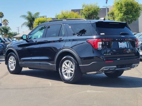 Used 2026 Ford Explorer Active w/ Active Comfort Package RWD image 2