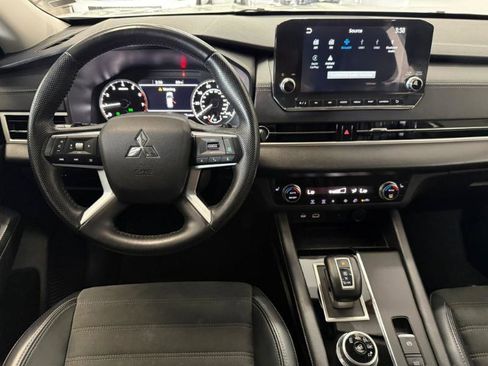 Used 2024 Mitsubishi Outlander SE FWD image 15