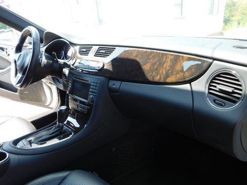 Used 2009 Mercedes-Benz CLS 63 AMG image 12
