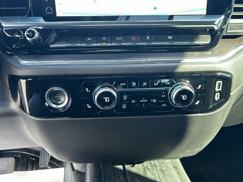 Used 2024 GMC Sierra 1500 SLT image 19