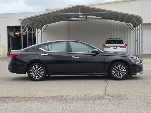 Used 2024 Nissan Altima 2.5 SV FWD image 4