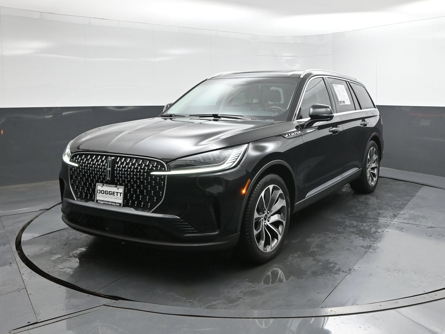 Used 2025 Lincoln Aviator 2WD image 1