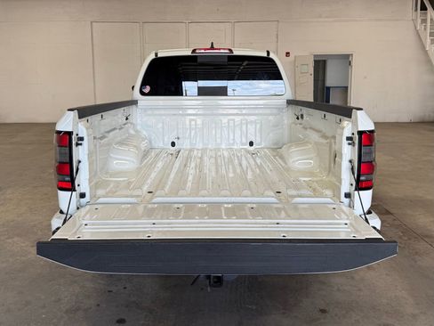 Used 2025 Nissan Frontier SV RWD image 4