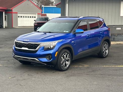 Used 2023 Kia Seltos EX image 2