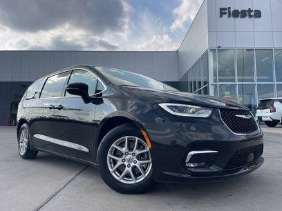 Used 2024 Chrysler Pacifica Touring-L