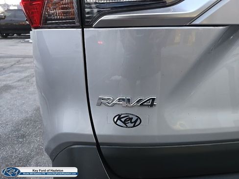 Used 2020 Toyota RAV4 Limited image 18