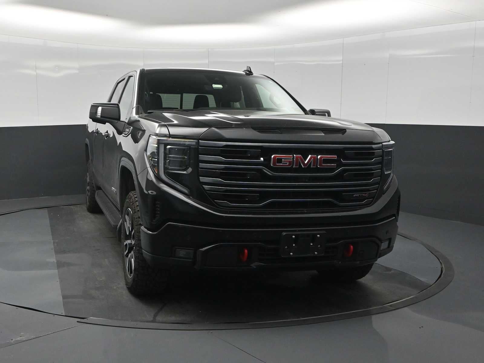 Used 2025 GMC Sierra 1500 AT4 w/ AT4 Premium Package AWD/4WD image 3