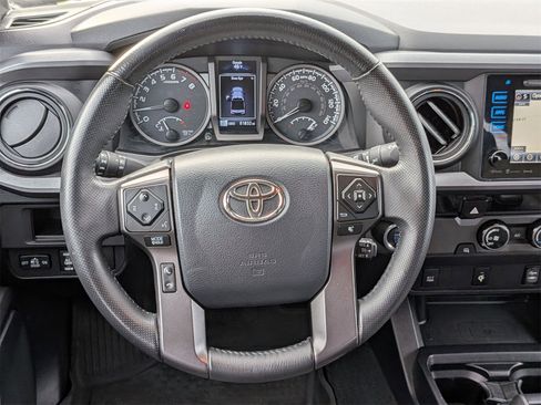 Used 2017 Toyota Tacoma TRD Sport image 31