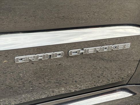 Used 2019 Jeep Grand Cherokee High Altitude RWD image 32