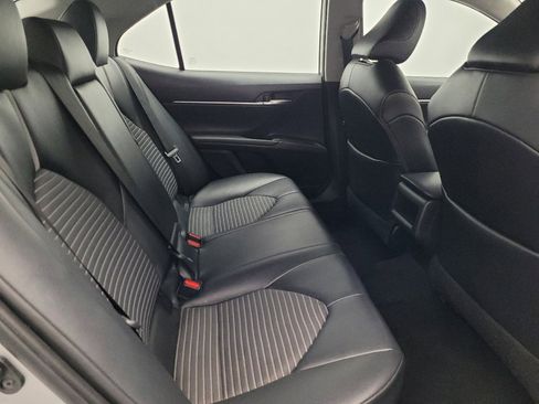 Used 2021 Toyota Camry SE image 19