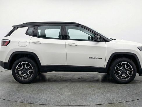 Used 2025 Jeep Compass Trailhawk image 11