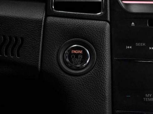 Used 2015 Ford Taurus Limited FWD image 17