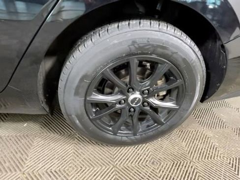 Used 2021 Hyundai Elantra SE FWD image 17