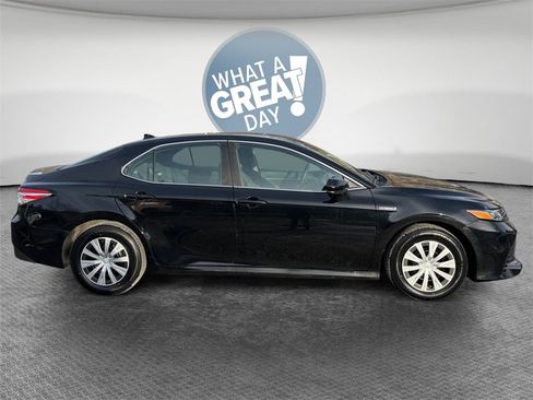 Certified 2020 Toyota Camry LE image 2