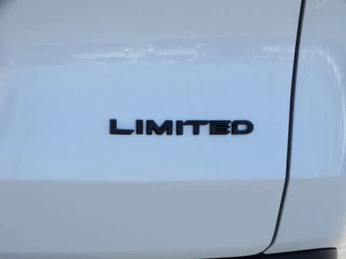 Used 2024 Toyota Grand Highlander AWD image 12