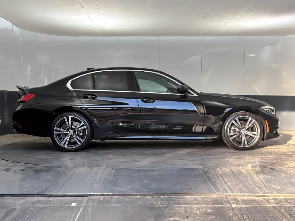 Used 2022 BMW 330i Sedan w/ Driving Assistance Package RWD image 2