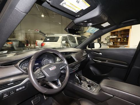 Used 2022 Cadillac XT4 Sport w/ Comfort Package AWD/4WD image 9