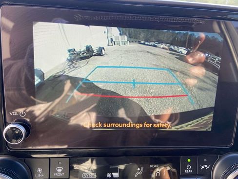 Used 2024 Toyota Highlander LE image 25