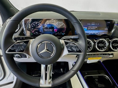 New 2025 Mercedes-Benz GLA 250 image 11