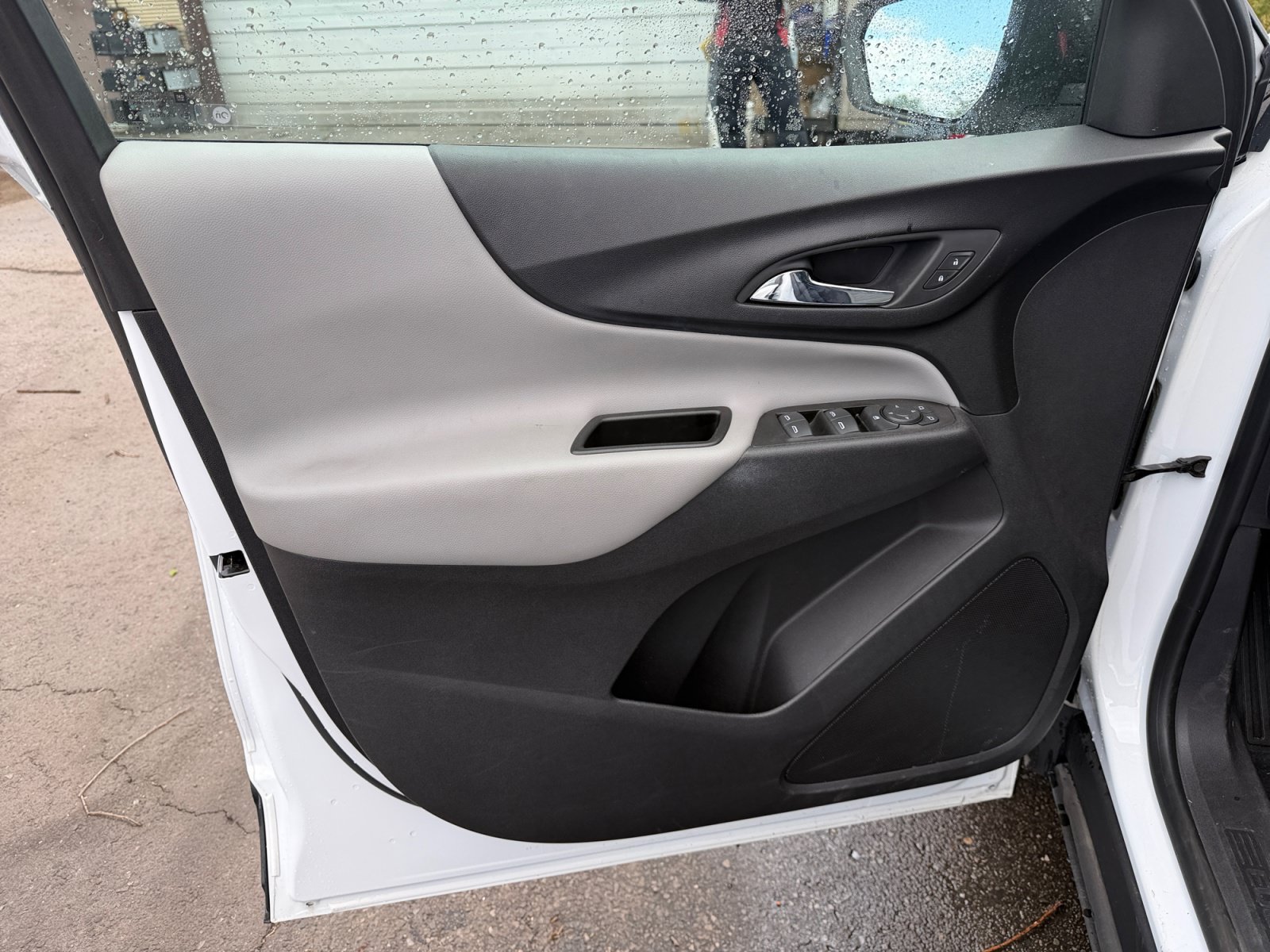 Used 2020 Chevrolet Equinox LS w/ LPO, Floor Liner Package AWD/4WD image 19