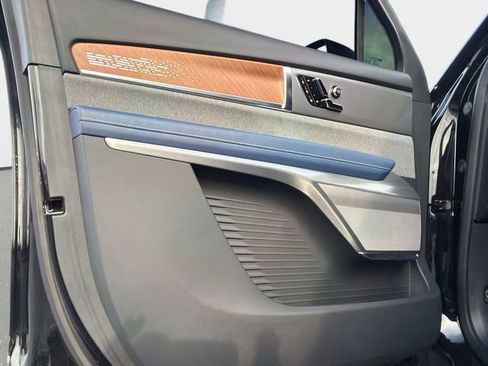 Used 2026 Cadillac Vistiq Premium Luxury image 16