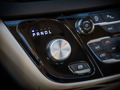 Used 2024 Chrysler Pacifica Touring-L image 42