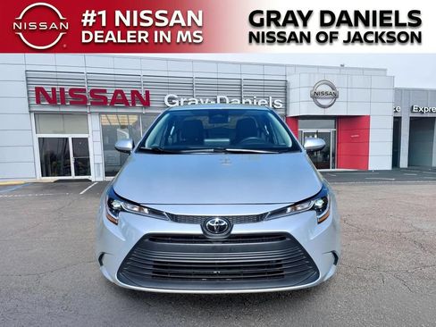 Used 2025 Toyota Corolla LE FWD image 2