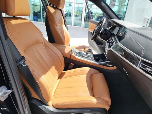 Used 2022 BMW X7 M50i w/ Luxury Seating Package image 25