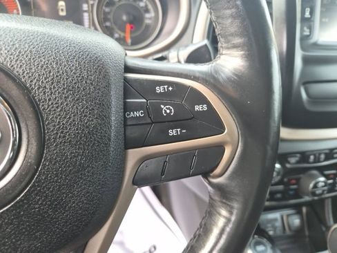 Used 2016 Jeep Cherokee Latitude w/ Comfort & Convenience Group image 20