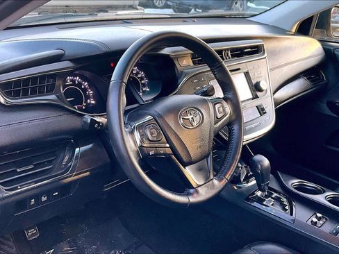 Used 2016 Toyota Avalon XLE Premium image 16