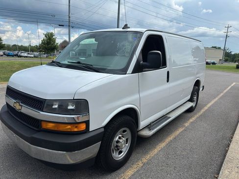 Used 2021 Chevrolet Express 2500 w/ Driver Convenience Package RWD image 11