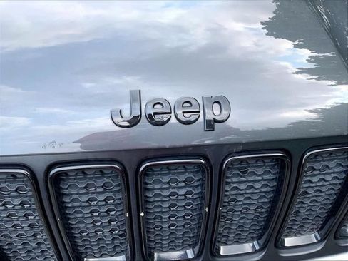 Used 2022 Jeep Renegade Altitude w/ Convenience Group AWD/4WD image 5