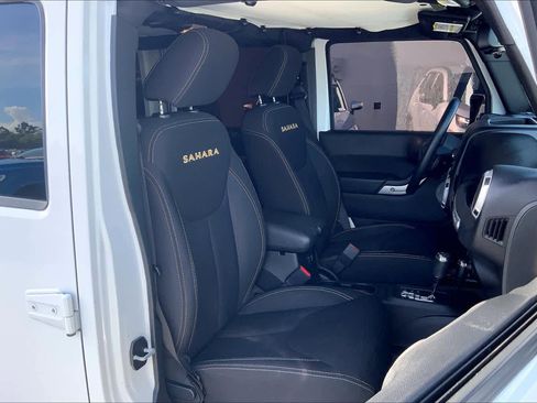 Used 2015 Jeep Wrangler Unlimited Sahara w/ Max Tow Package image 9