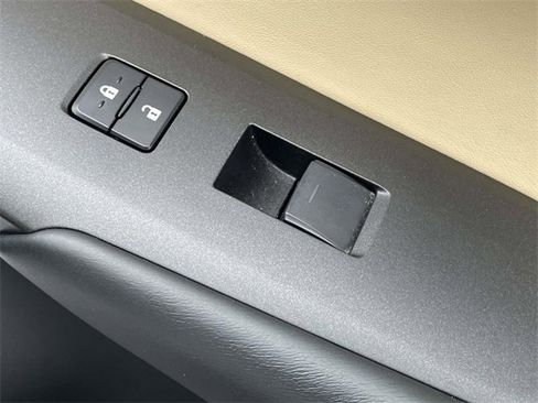 Used 2015 Lexus NX 300h FWD image 15