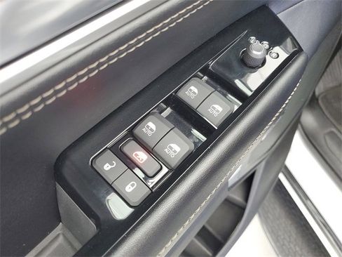 Used 2024 Jeep Wagoneer L Series II w/ Flexible Seating Group image 20