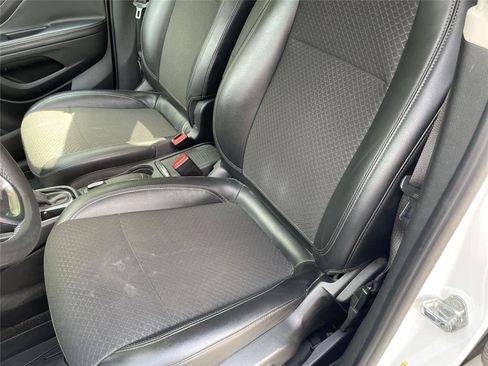 Used 2018 Buick Encore Preferred AWD/4WD image 12