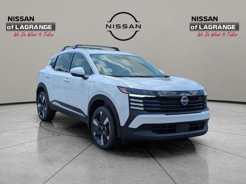 Used 2025 Nissan Kicks SR FWD image 3