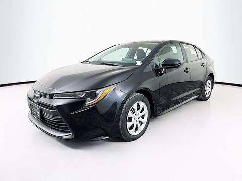 Used 2024 Toyota Corolla LE image 3